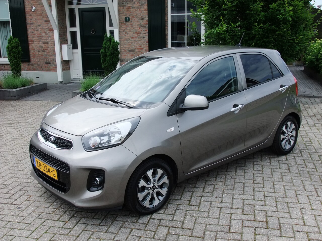 Kia Picanto - 1.0 CVVT ComfortPlusLine Navigator 1.0 CVVT ComfortPlusLine Navigator , Camera , Climate control , Bluetooth , Cruise enz. - AutoWereld.nl