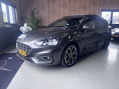 Ford Focus Wagon - 1.0 EcoB. ST KEYLESS/STOELVERWARMING/PANO