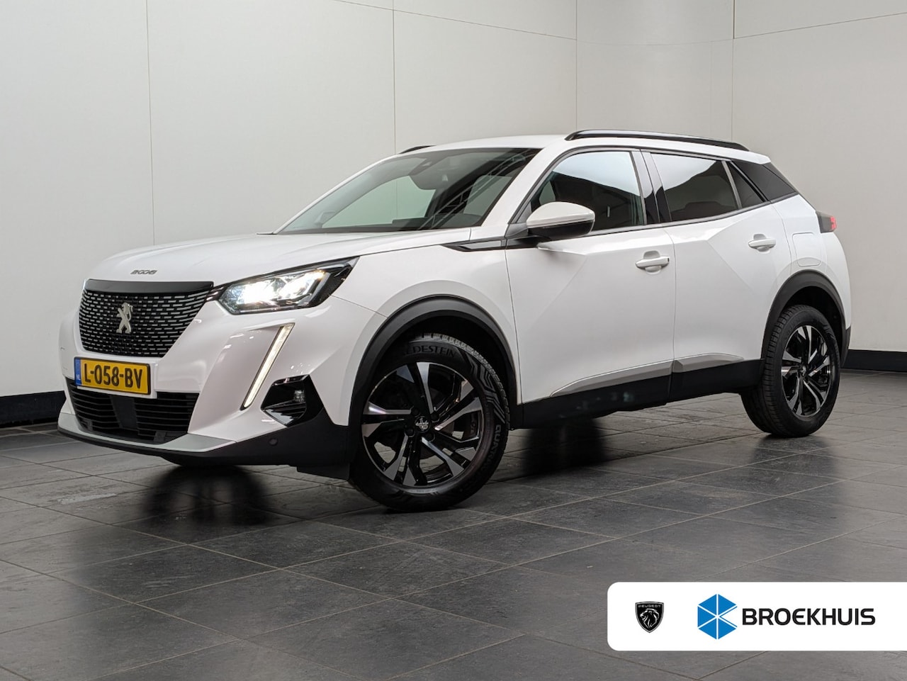 Peugeot 2008 - 1.2 PureTech Allure | Trekhaak | Cruise Control | Camera | Parkeersensoren Voor en Achter - AutoWereld.nl