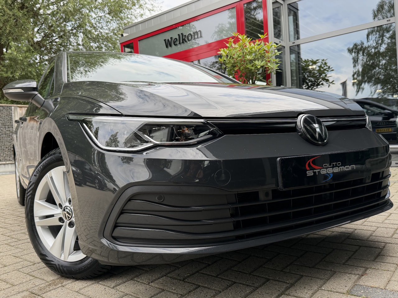 Volkswagen Golf - 1.0 TSI CARPLAY/ RADAR/ LED/ MASSAGE/ PRIVACY GLAS *!* - AutoWereld.nl