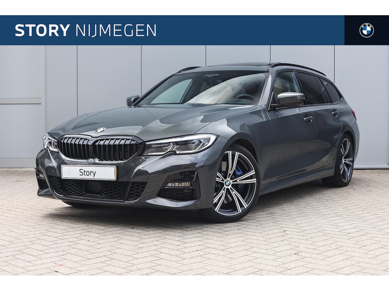 BMW 3-serie Touring - 330i M Sport Automaat / Trekhaak / Panoramadak / Sportstoelen / Comfort Access / Laserligh - AutoWereld.nl