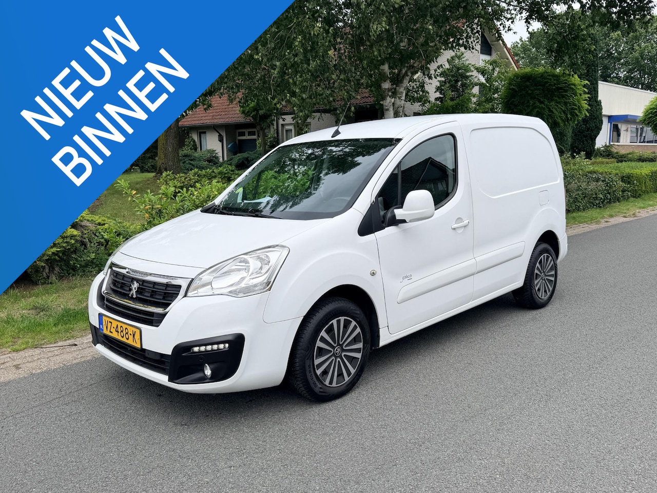 Peugeot Partner - 1.6 BlueHDi 100pk AUT L2 Navi•Airco•Cruise - AutoWereld.nl
