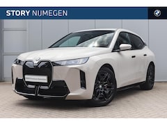 BMW iX - xDrive45 M Sport / Comfort Access / Adaptieve LED / Harman Kardon / Stoelverwarming / Park