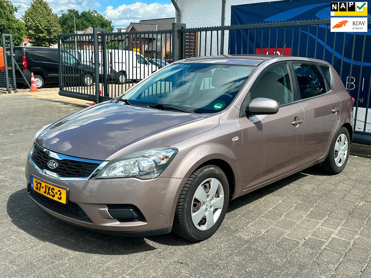 Kia Cee'd - 1.4 CVVT X-tra / AIRCO / AUX / TREKHAAK / NAP!! - AutoWereld.nl