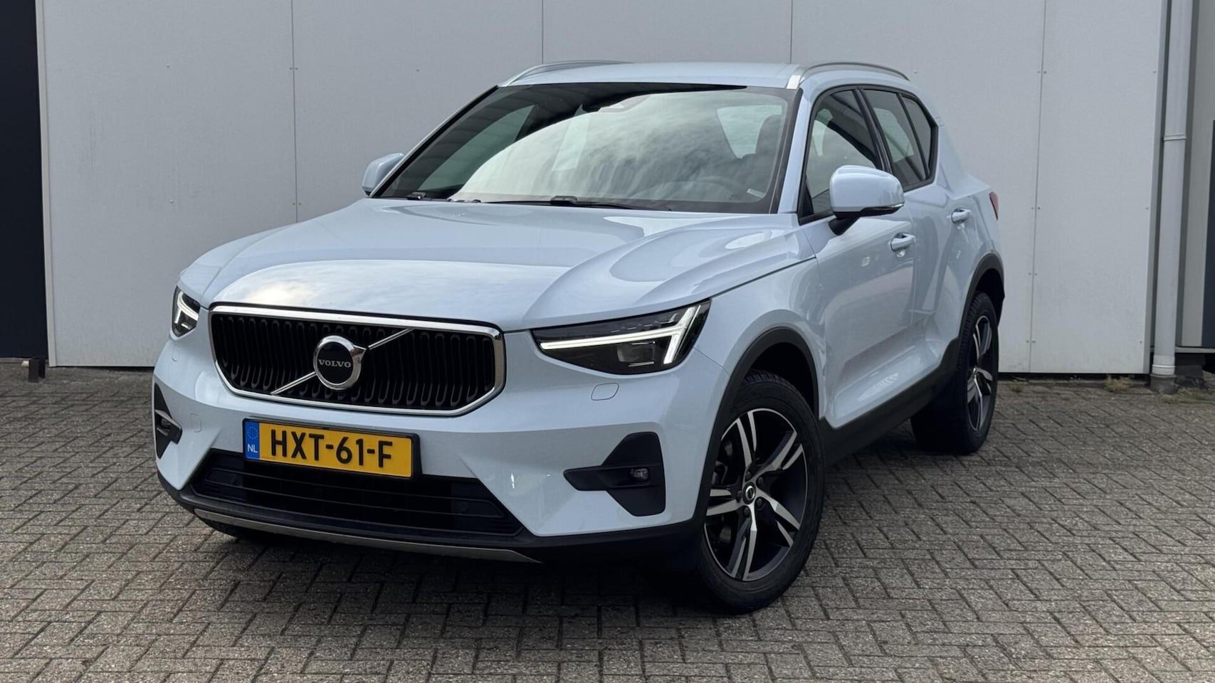 Volvo XC40 - B3 | Pixel LED | Verw.stuurwiel/stoelen | Elek.verstel.voorstoelen - AutoWereld.nl