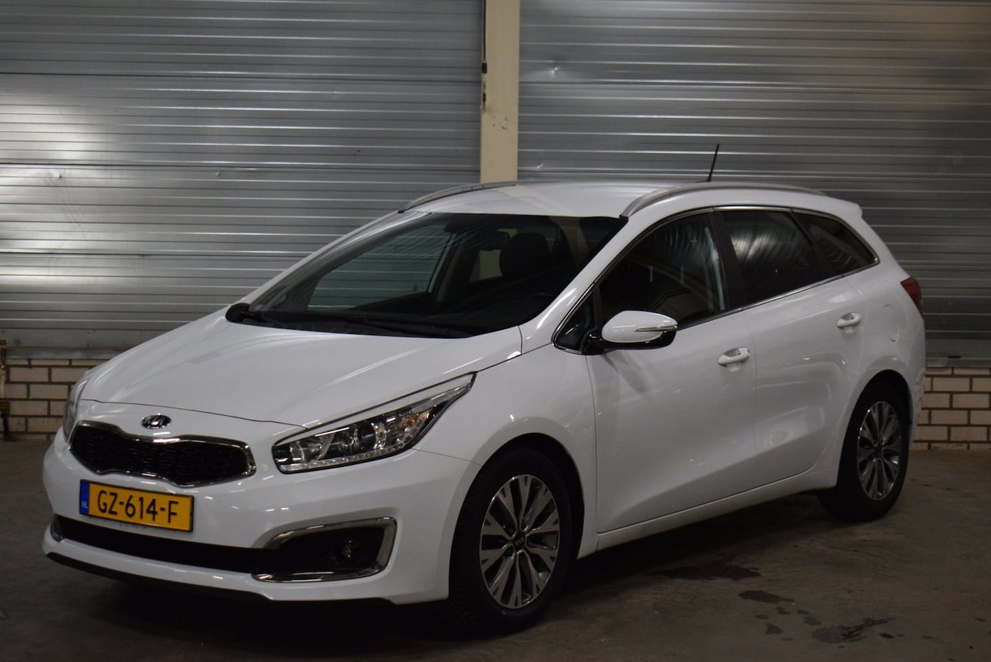 Kia Cee'd Sportswagon - 1.6 GDI DynamicLine + Navigatie|Bluetooth|Wiffi|Camera|Parkeersensoren| - AutoWereld.nl