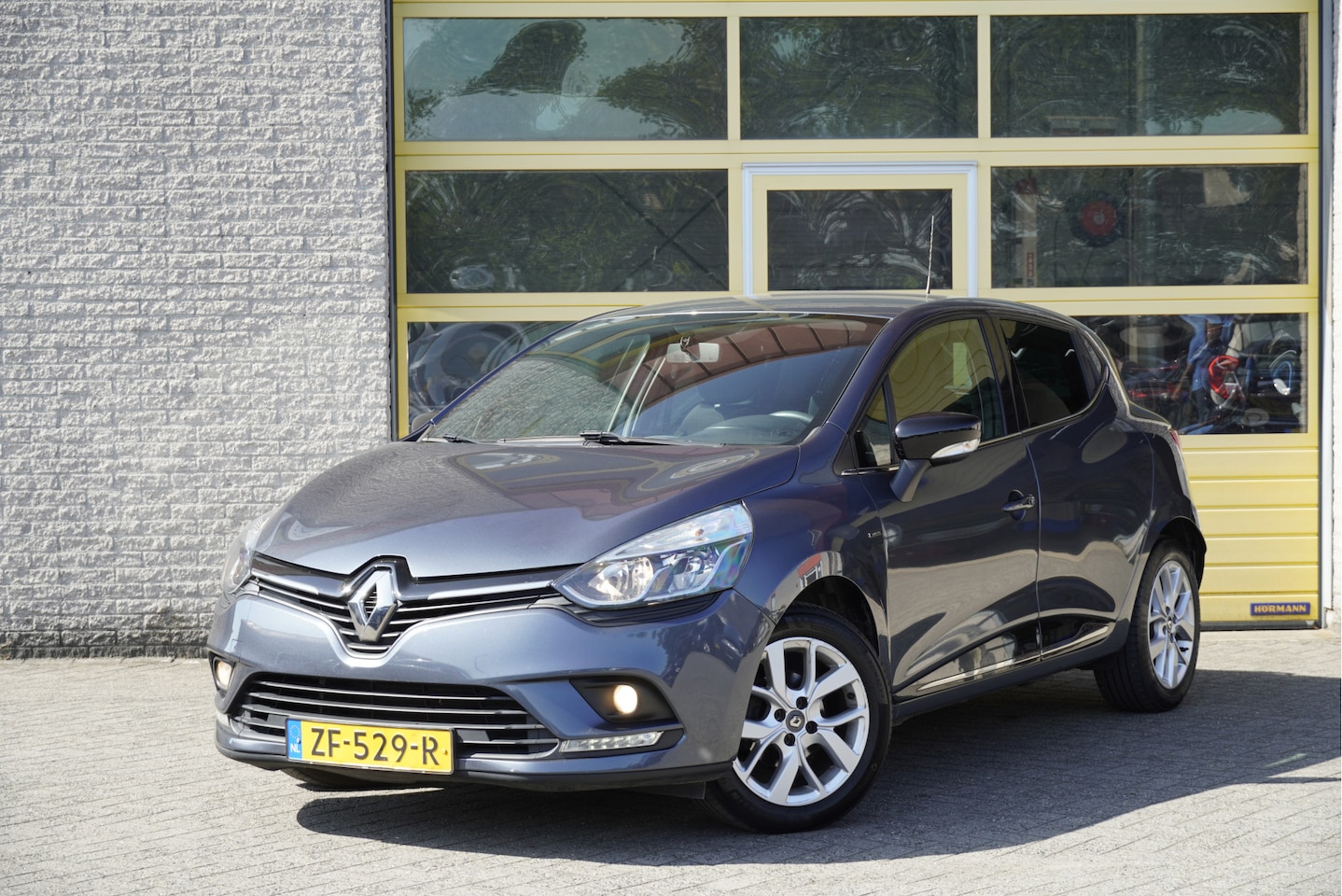 Renault Clio - 0.9 TCe 5drs Limited BJ2019 Lmv 16" | Led | Pdc | Keyless entry | Navi | Airco | Cruise co - AutoWereld.nl
