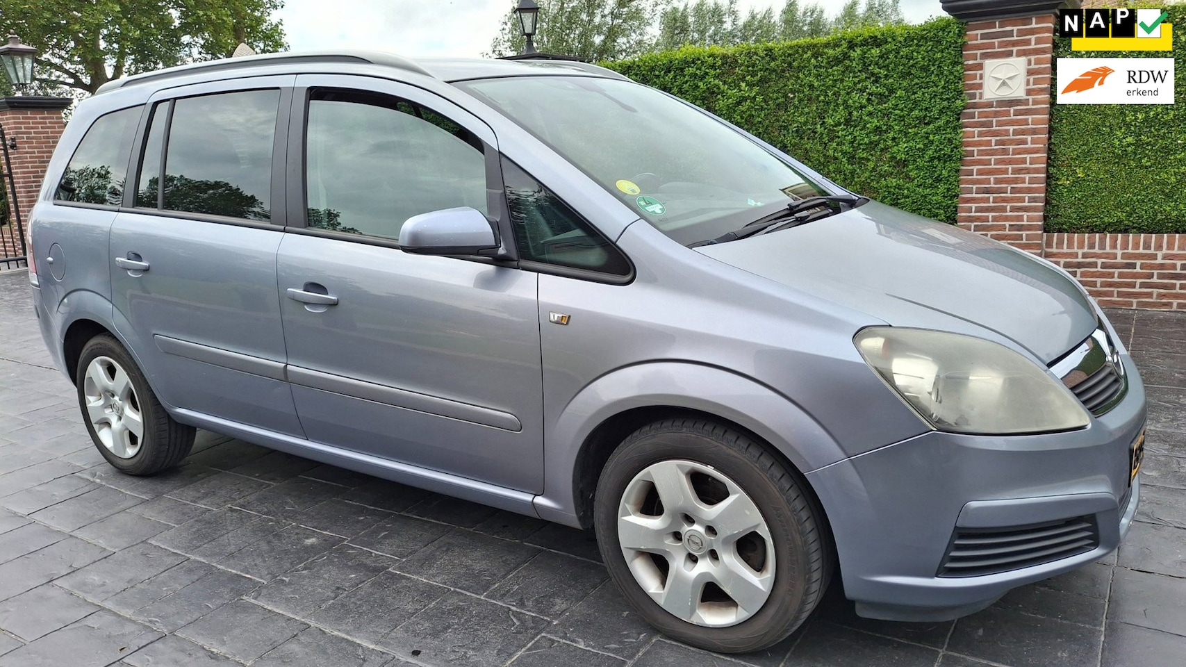 Opel Zafira - 2.2 Executive Automaat Airco 7 persoons Leder trekhaak - AutoWereld.nl