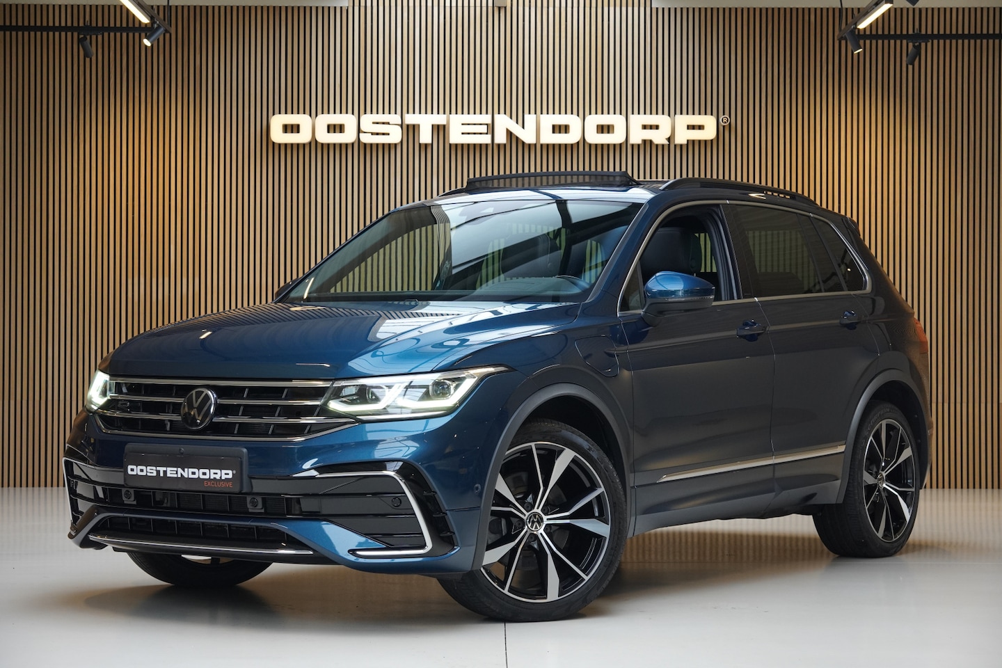 Volkswagen Tiguan - 1.4TSI/245pk eHybrid R-Line|2023|Trekhaak|Panoramadak|PDC+Assist+360Camera|20"LMV|Head-up| - AutoWereld.nl