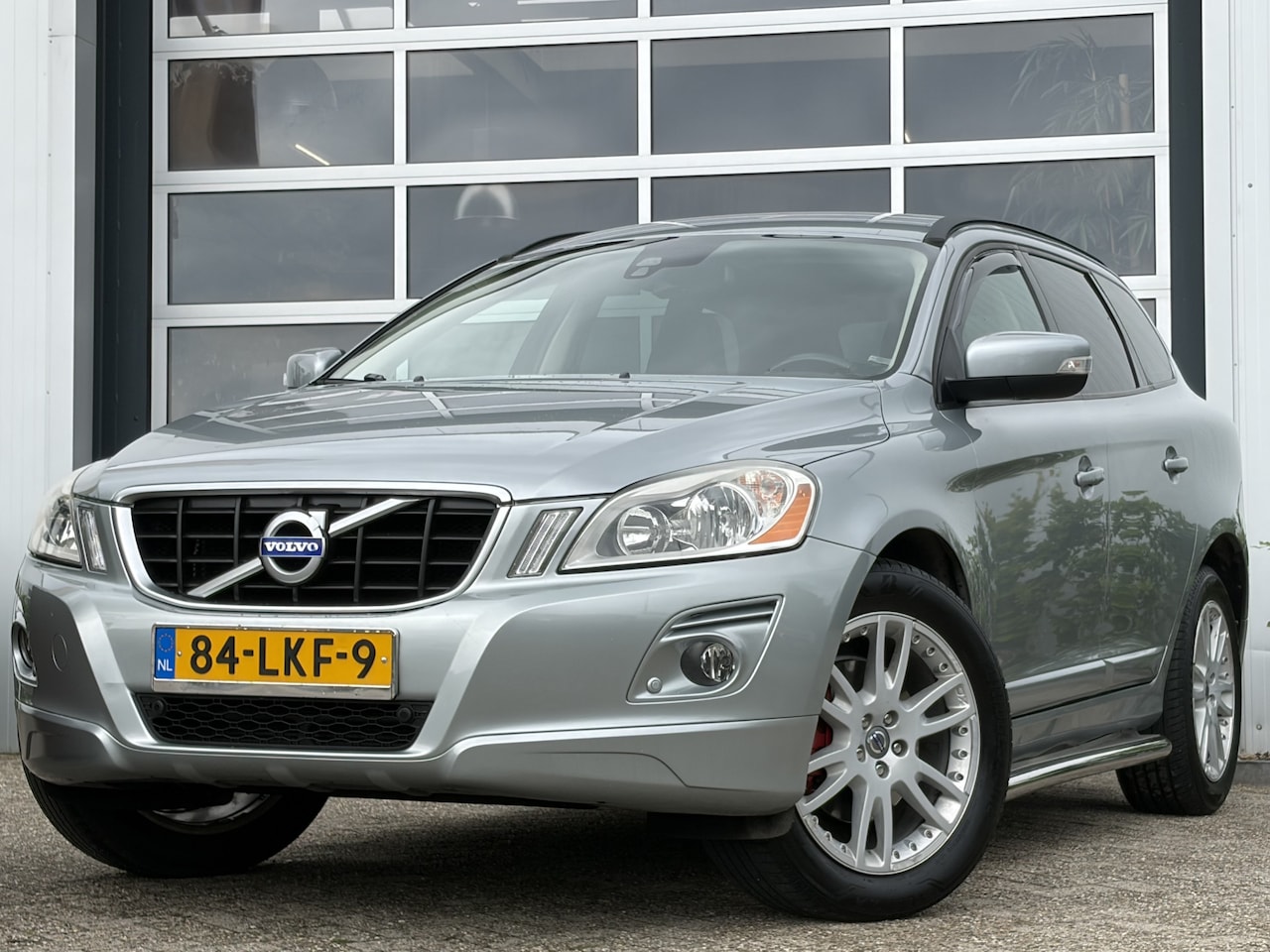 Volvo XC60 - 2.4D Kinetic 180pk | Bluetooth | Cruise control | Electronic climate control | Isofix beve - AutoWereld.nl
