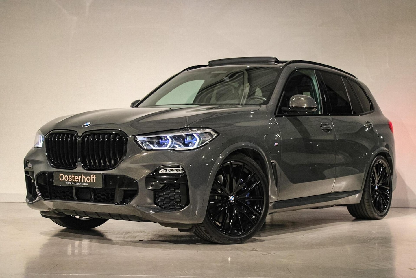 BMW X5 - xDrive45e High Executive M-sport H&K | PANO | LASER - AutoWereld.nl