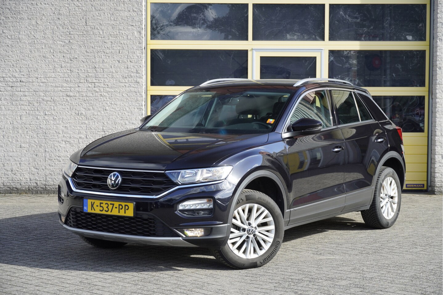Volkswagen T-Roc - 1.5 TSI 150PK! Style Business BJ2021 Lmv 16" | Led | Pdc | Elek. achterklep | Trekhaak | A - AutoWereld.nl