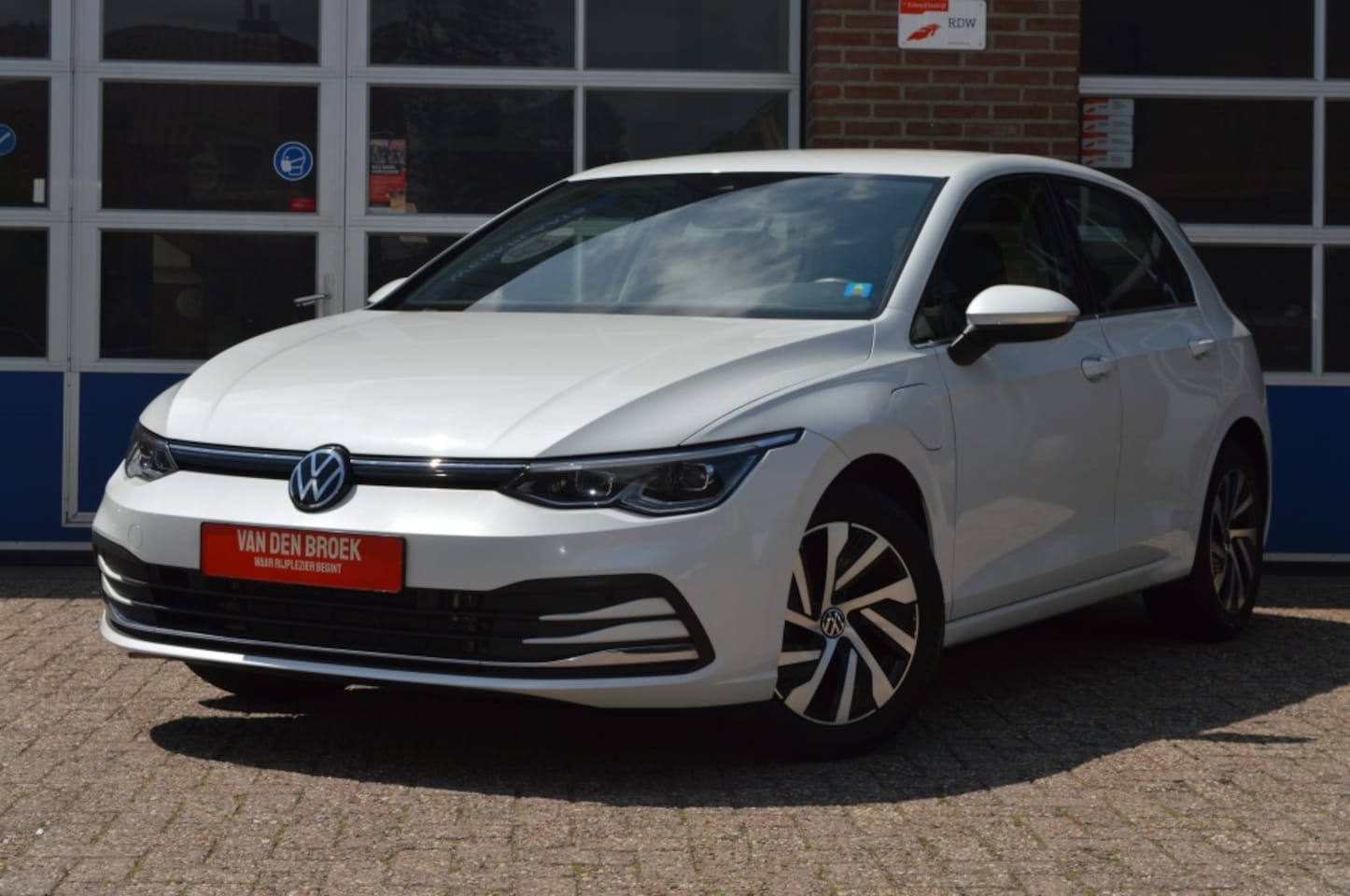 Volkswagen Golf - 1.4 eHybrid Style | AUT - MEMORY - AutoWereld.nl