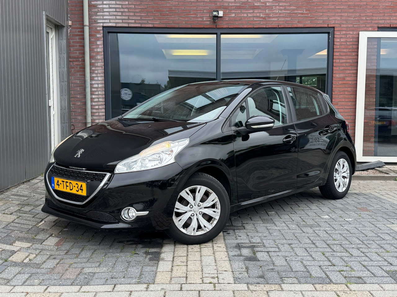 Peugeot 208 - 1.0 VTi Blue Lease | 02-2027 APK | Cruise | Navi | Airco | - AutoWereld.nl
