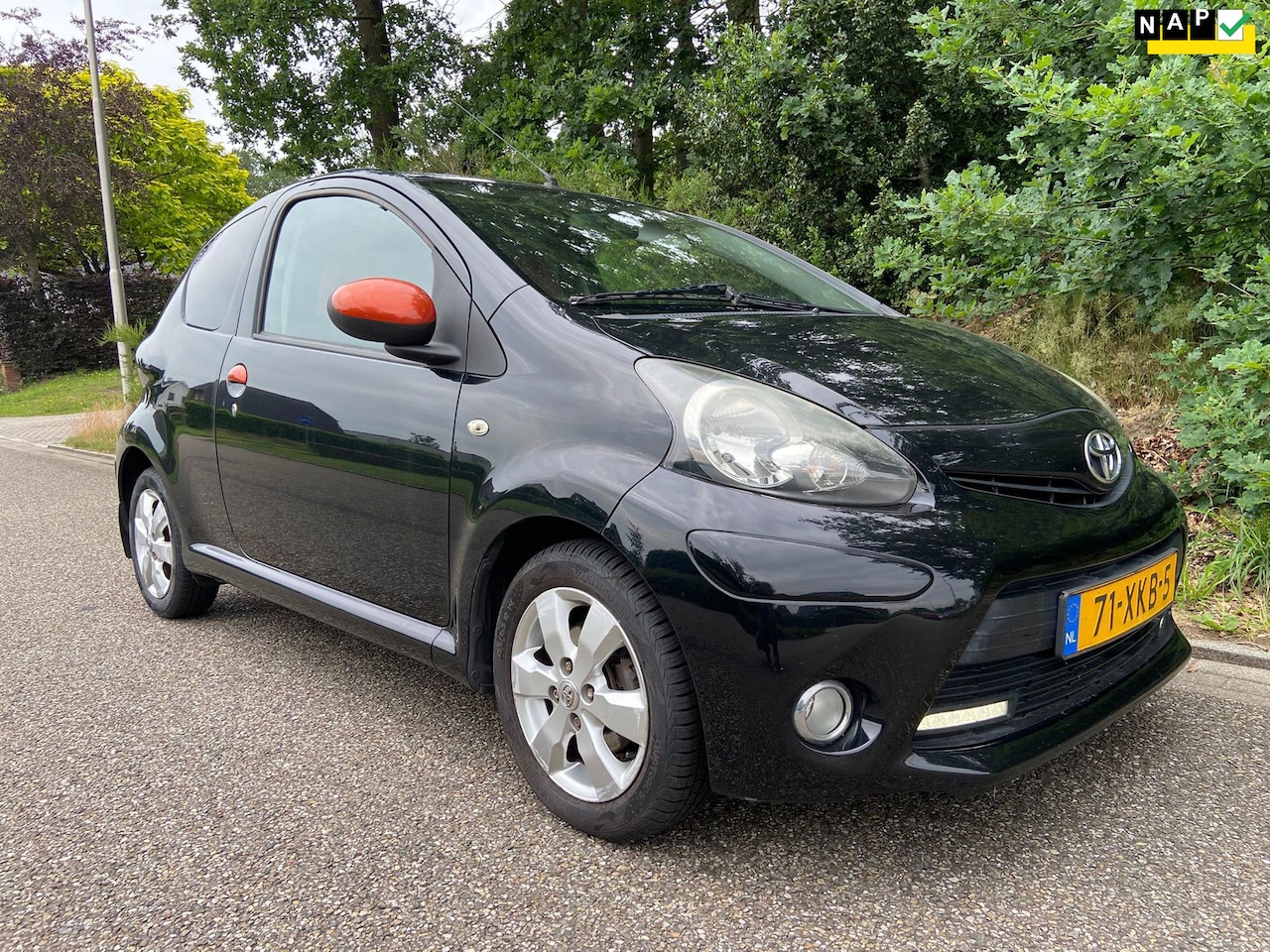 Toyota Aygo - 1.0 VVT-i Dynamic Orange 1.0 VVT-i Dynamic Orange, BJ`2012, APK 06-06-2027 - AutoWereld.nl