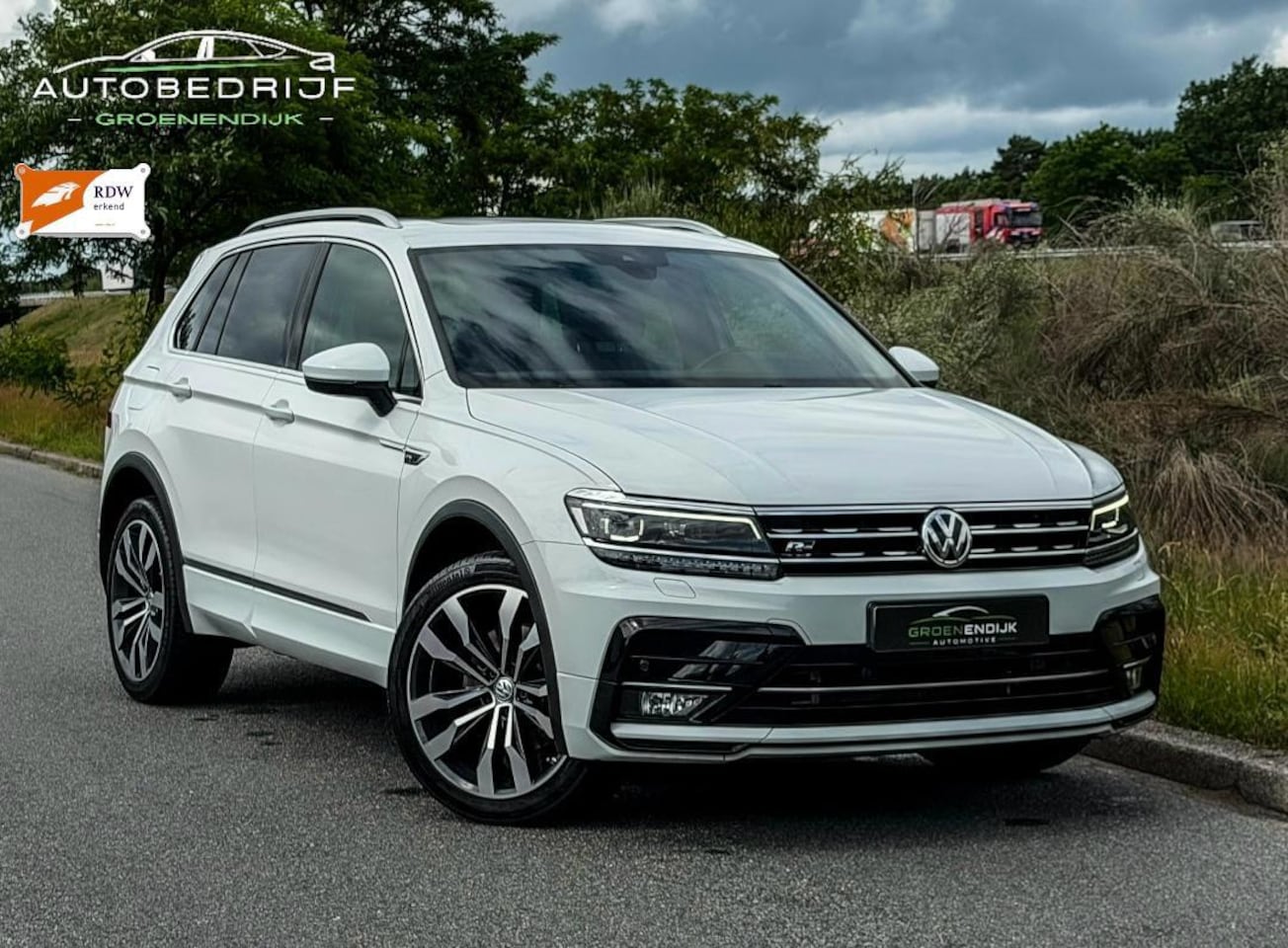Volkswagen Tiguan - 2.0 TSI 4Motion Highline Business R DYNAUDIO HUD PDC CAMERA CARPLAY MODE DODEHOEK - AutoWereld.nl