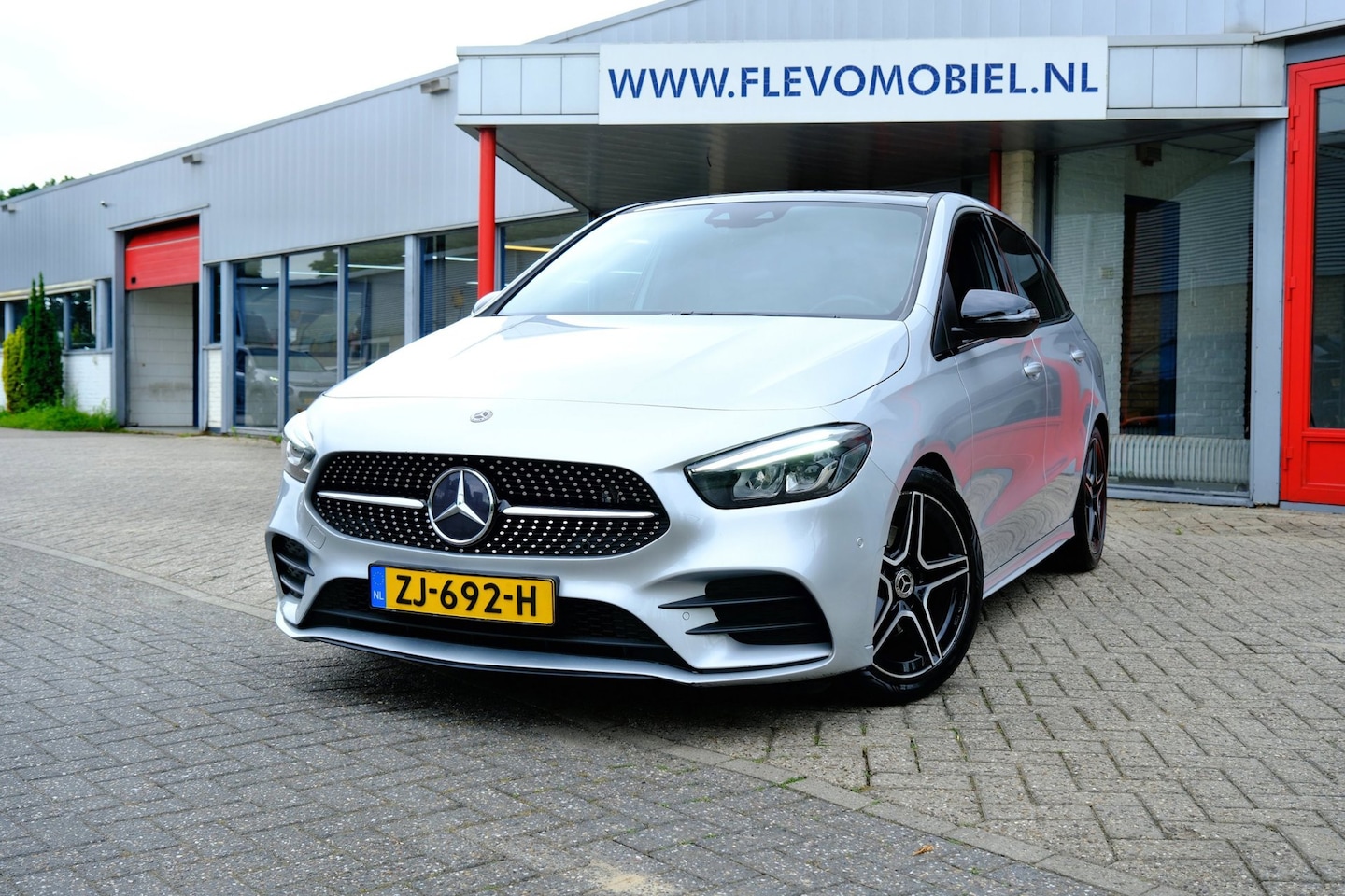 Mercedes-Benz B-klasse - 180 Business Solution AMG Aut. Pano|Leder-Alcantara|Widescreen|LMV|Cam|Enz! - AutoWereld.nl