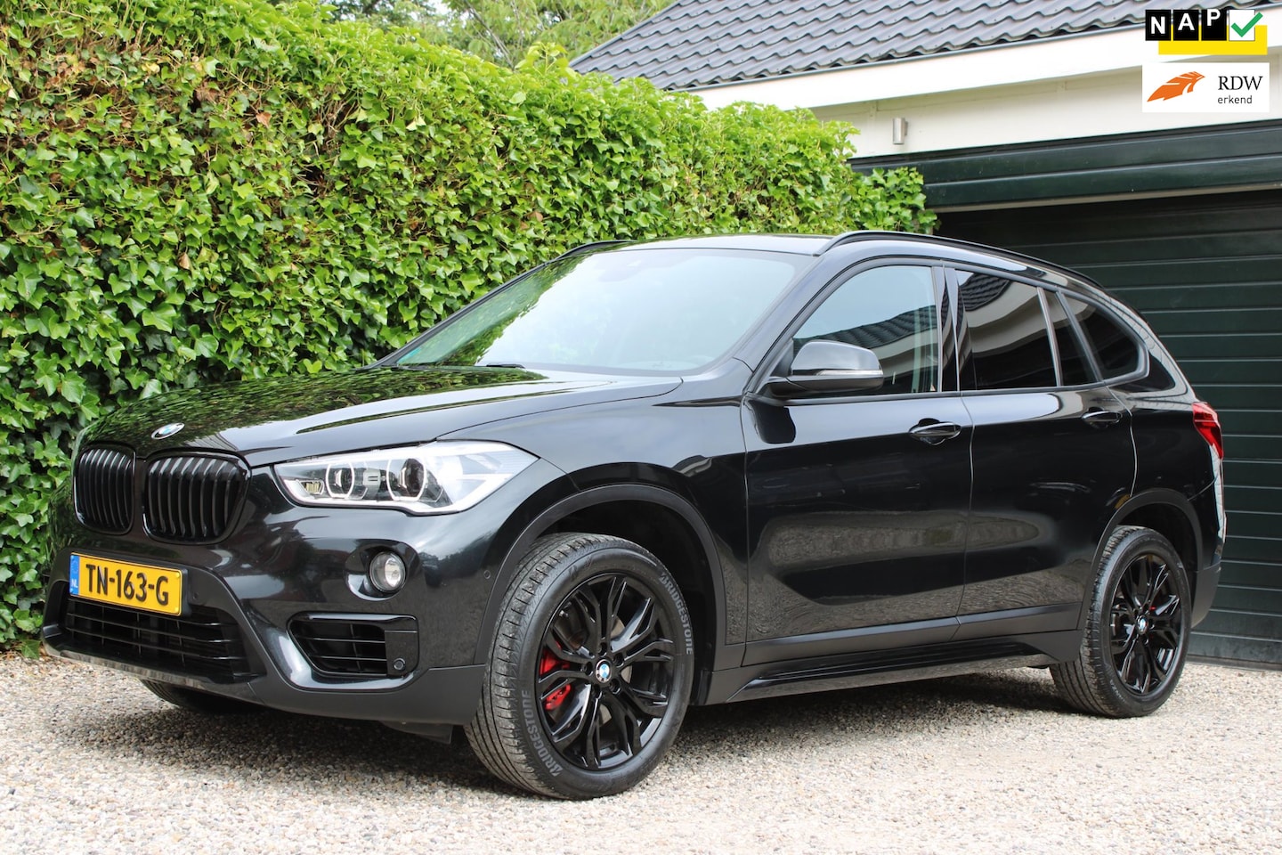 BMW X1 - SDrive20i High Executive | Dealeronderhouden | HUD | Camera | Navi - AutoWereld.nl