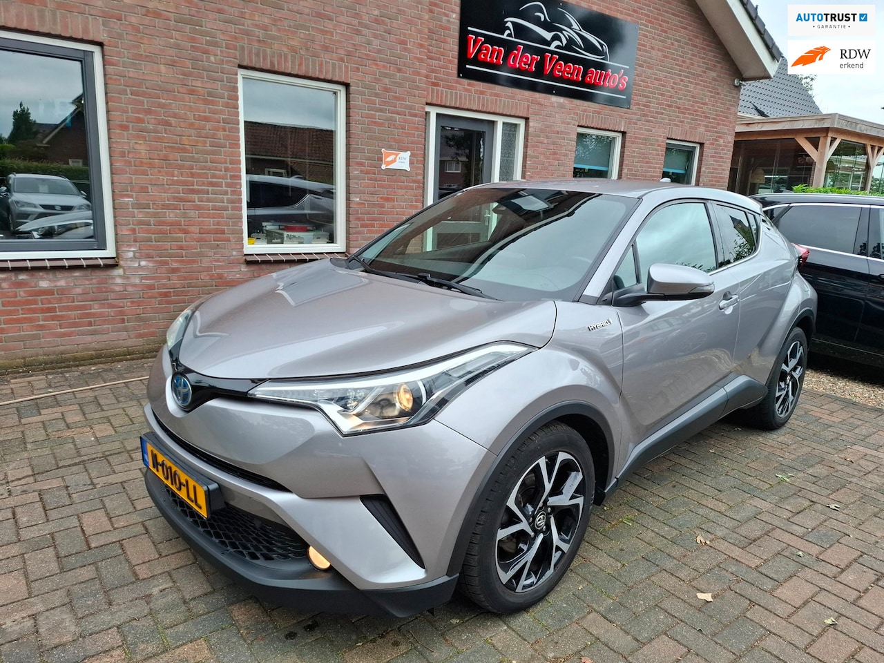 Toyota C-HR - 1.8 Hybrid Dynamic Sport. Dealer onderhouden, zeer netjes! O.a. cruise, navi, camera, stoe - AutoWereld.nl