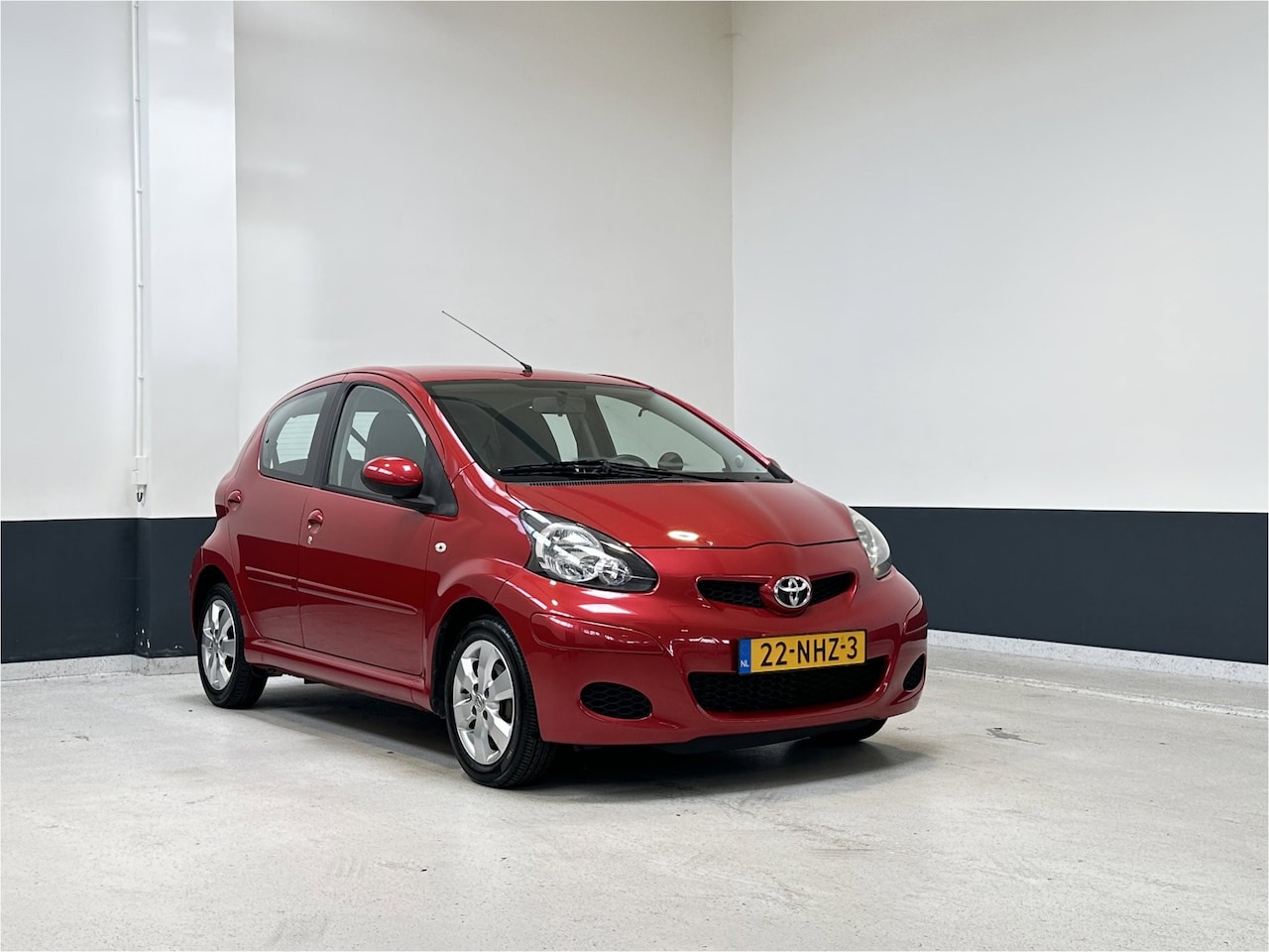 Toyota Aygo - 1.0-12V Aspiration Red | Airco | CV | NL | 1 Eig | Dealer onderhouden | Lm velgen | - AutoWereld.nl