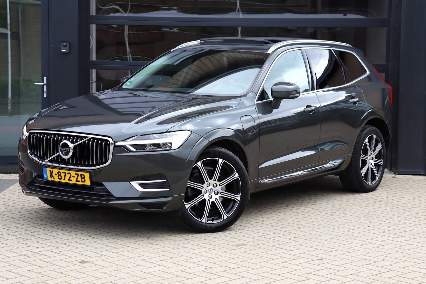 Volvo XC60 - 2.0 Recharge T8 AWD R-Design | Eerste eigenaar | Pano | 360 Camera | Cruise | Apple Carpla - AutoWereld.nl