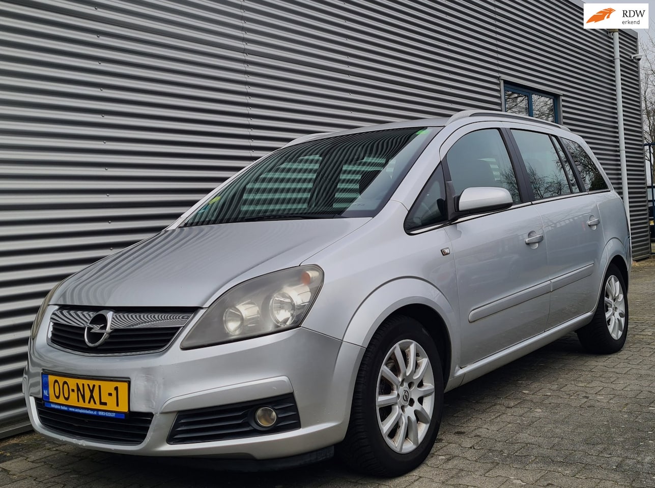 Opel Zafira - 1.8 Cosmo 7Pers. 11-2005 Reflexzilver Metallic APK NIEUW!! - AutoWereld.nl