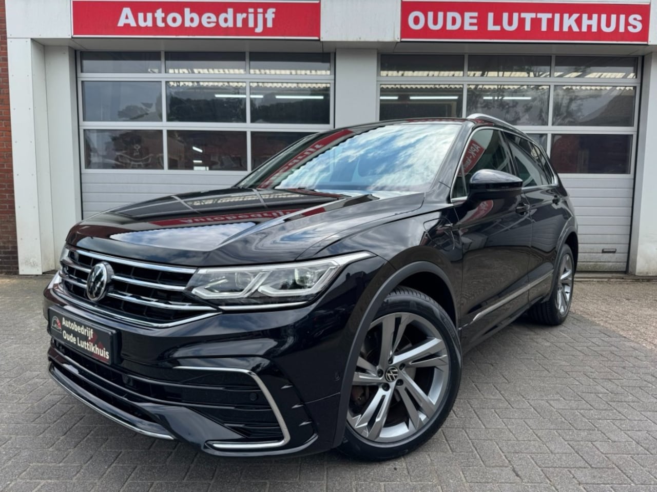 Volkswagen Tiguan - 1.4TSI eHybrid 245PK R-Line IQ-Light Virtual ACC Trekhaak Navi - AutoWereld.nl