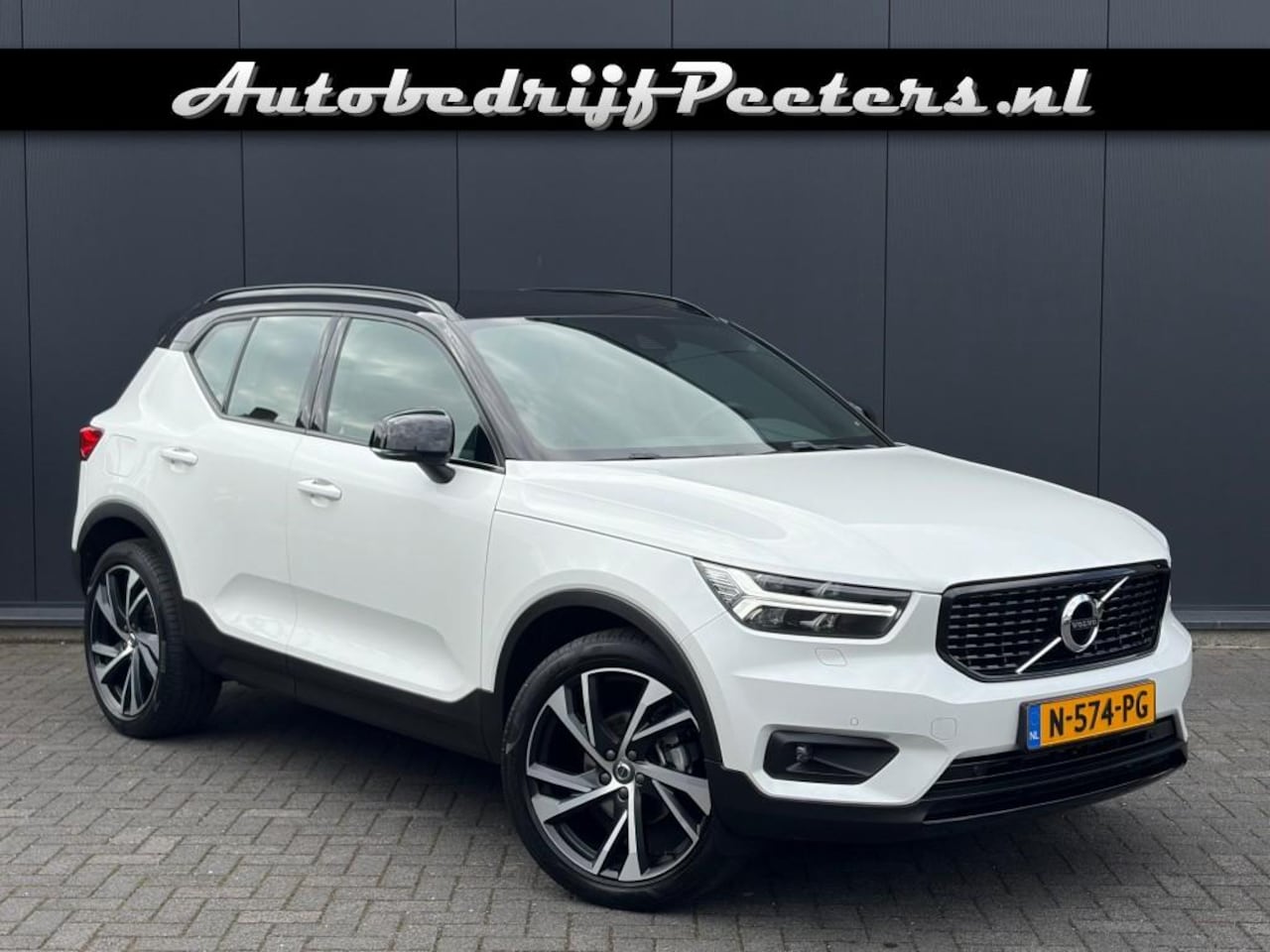 Volvo XC40 - T3 163pk R-Design ACC Leder LED Camera Carplay e.Trekhaak NL-auto - AutoWereld.nl
