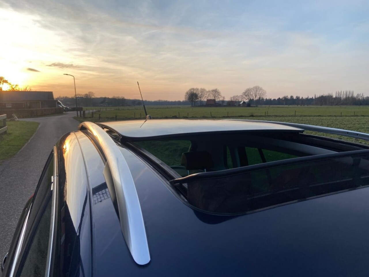 Volkswagen Tiguan - SPORTenSTYLE  Donkerbruin Leer   Panorama schuifkanteldak  Trekhaak