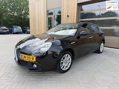 Alfa Romeo Giulietta - 1.4 Turbo 5DRS|Airco|Parkeersensoren|Clima|Nieuwe APK