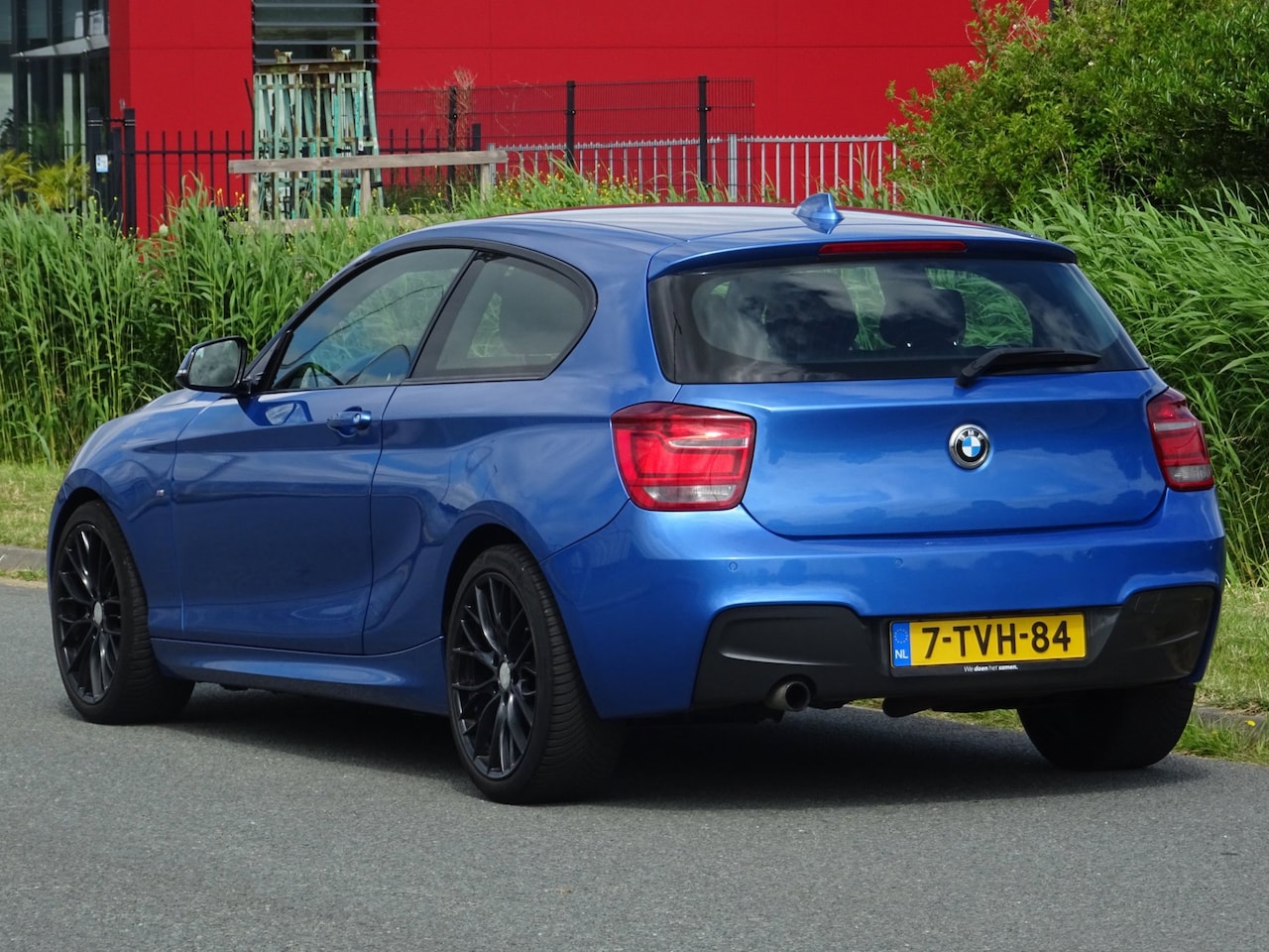 BMW 1-serie - 116i M-SPORT AUTOMAAT NAP/NAVI/XENON/PDC/NW APK - AutoWereld.nl