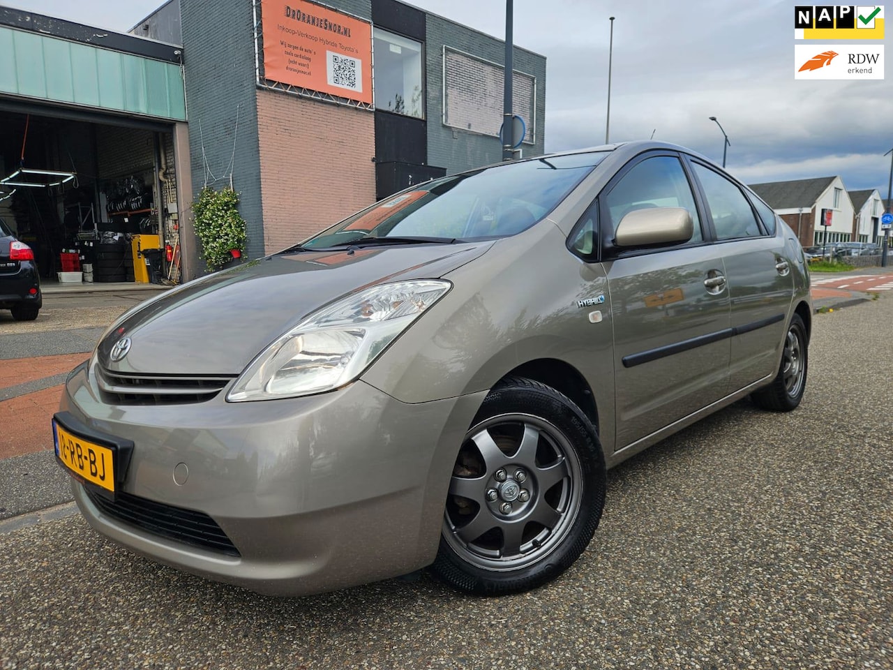 Toyota Prius - 1.5 VVT-i 1 jaar GARANTIE op Hybride - AutoWereld.nl