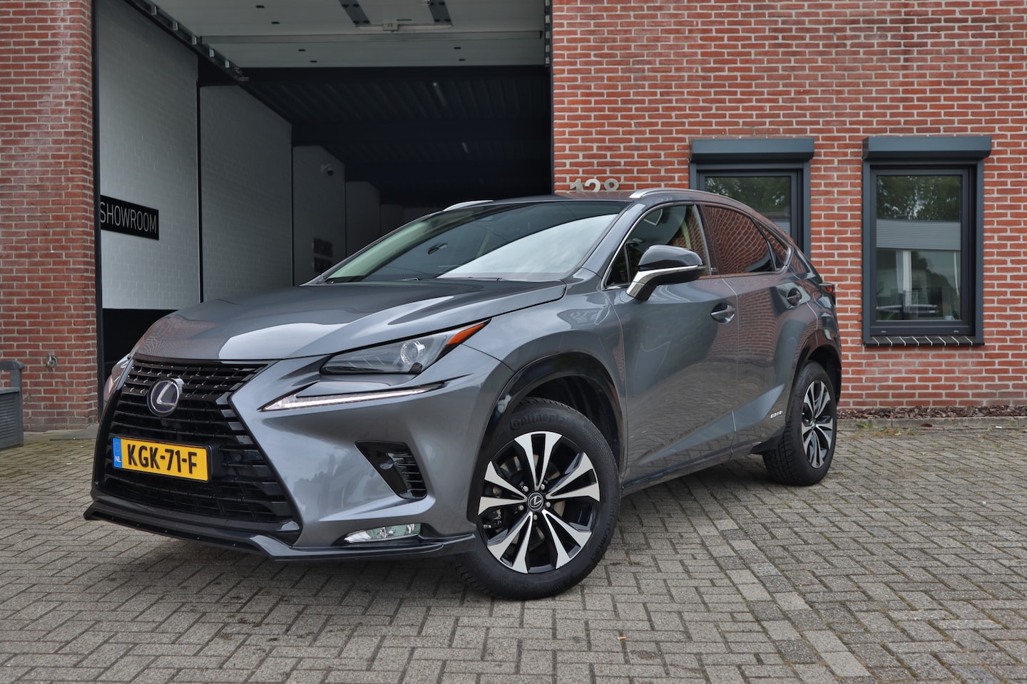 Lexus NX - 300h AWD Executive Line Stoel verw, Lane assist, Cr, PDC, Camera - AutoWereld.nl