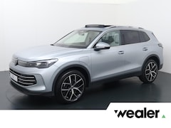 Volkswagen Tiguan - 1.5 eHybrid Elegance | 204 PK | SoH 99% | Trekhaak wegklapbaar | Adaptive Cruise Control |