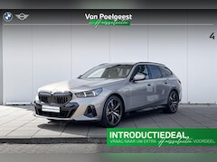 BMW 5-serie Touring - 530e M Sport Edition M-Sport | Trekhaak | Glazen Dak | Driving Assistant Plus | 20 inch |