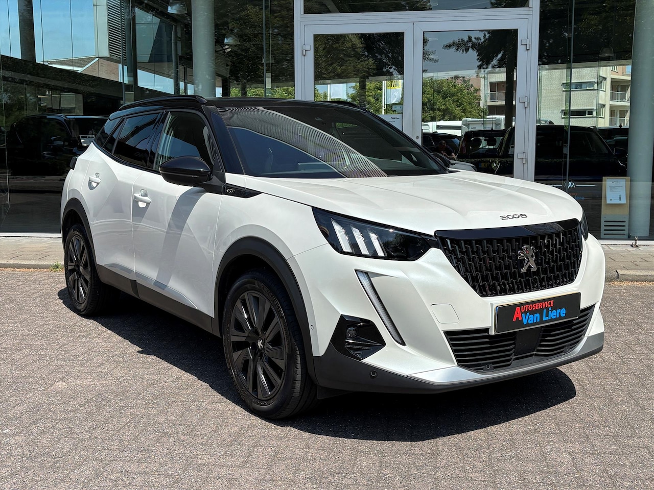Peugeot 2008 - 1.2 Puretech 130pk GT|Automaat|Panodak|Navigatie|Stoelverwarming| Carplay|Camera| Rijklaar - AutoWereld.nl