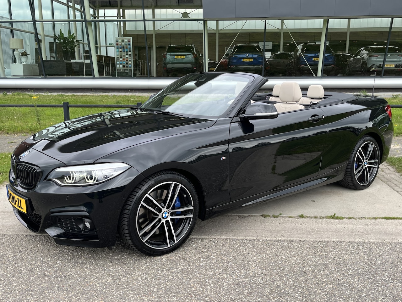 BMW 2-serie Cabrio - 230i High Executive Edition M Pakket / NL Auto / 252PK / Stoelverw. / Leder / Camera / - AutoWereld.nl