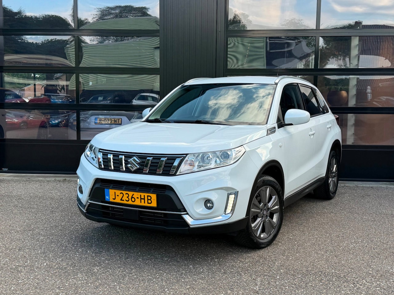 Suzuki Vitara - 1.0 Boosterjet Led Navi Camera Trekh. - AutoWereld.nl