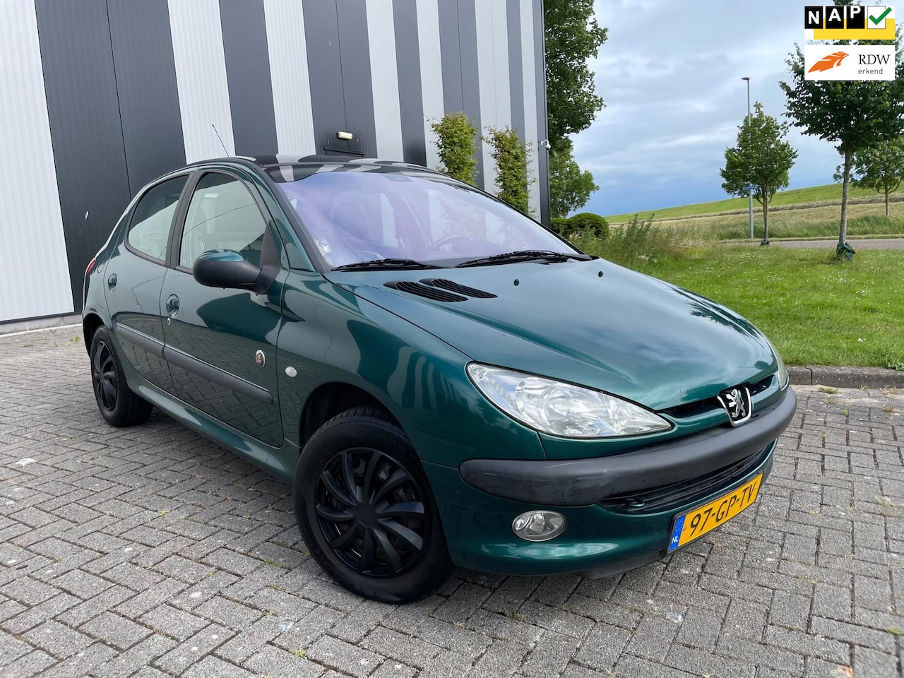 Peugeot 206 - 1.6-16V Roland Garros Automaat-Lage Km-Airco-Pano-Elekpakket - AutoWereld.nl