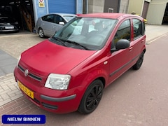 Fiat Panda - 1.2 Active 2010 Niet mooi, wel goed. APK 3-27 Distributie is in 2024 vervangen. Alle reken