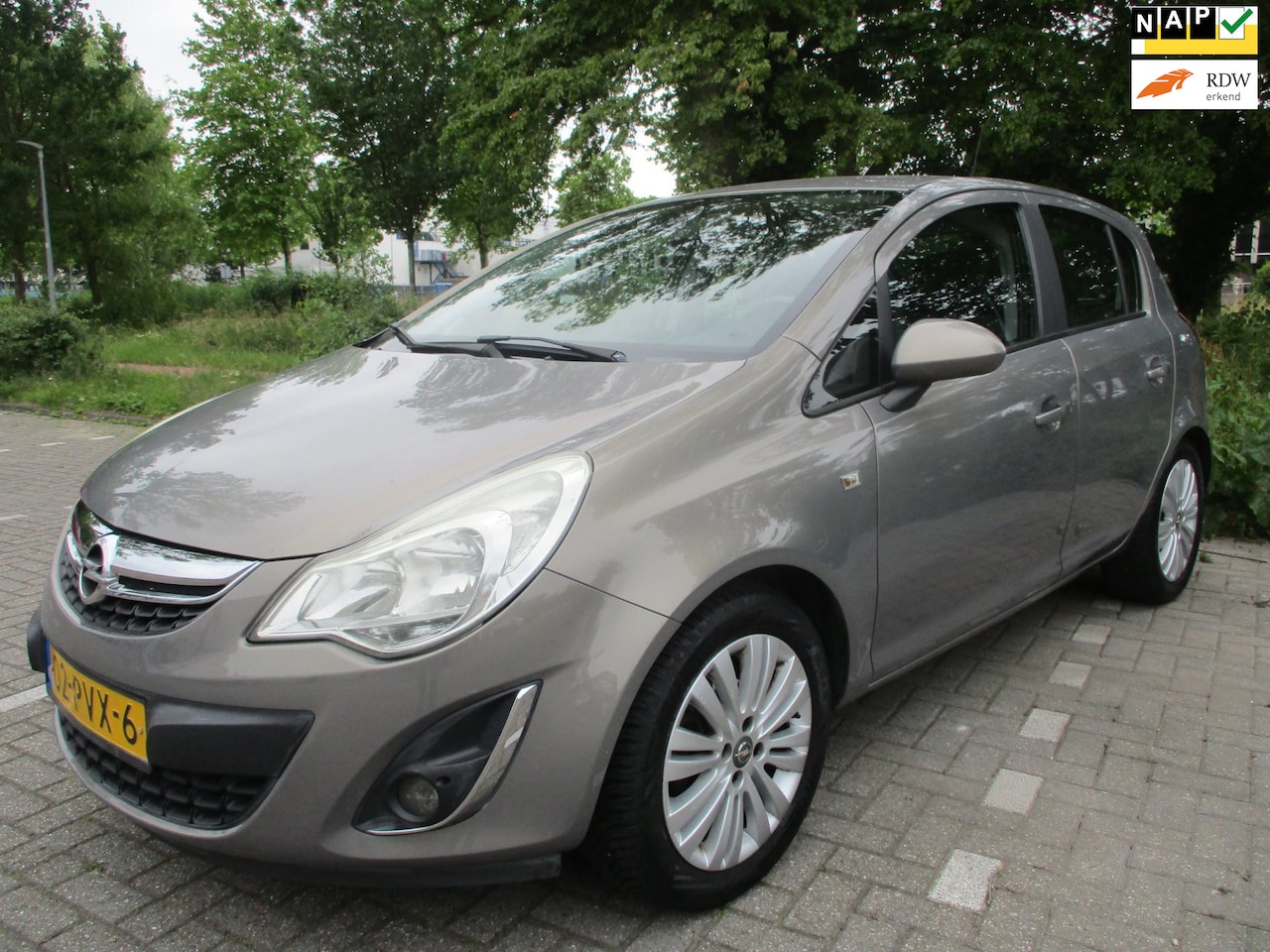Opel Corsa - 1.4-16V Edition 5-drs Airco - AutoWereld.nl