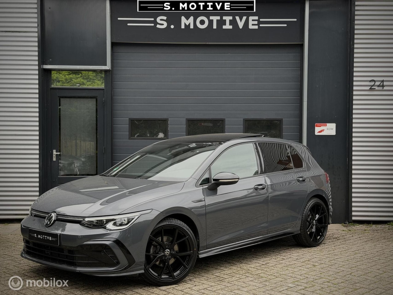 Volkswagen Golf - 1.5 eTSI R-Line 1.5 eTSI R-Line, Pano, IQ, Sfeer, Camera, Trekhaak - AutoWereld.nl