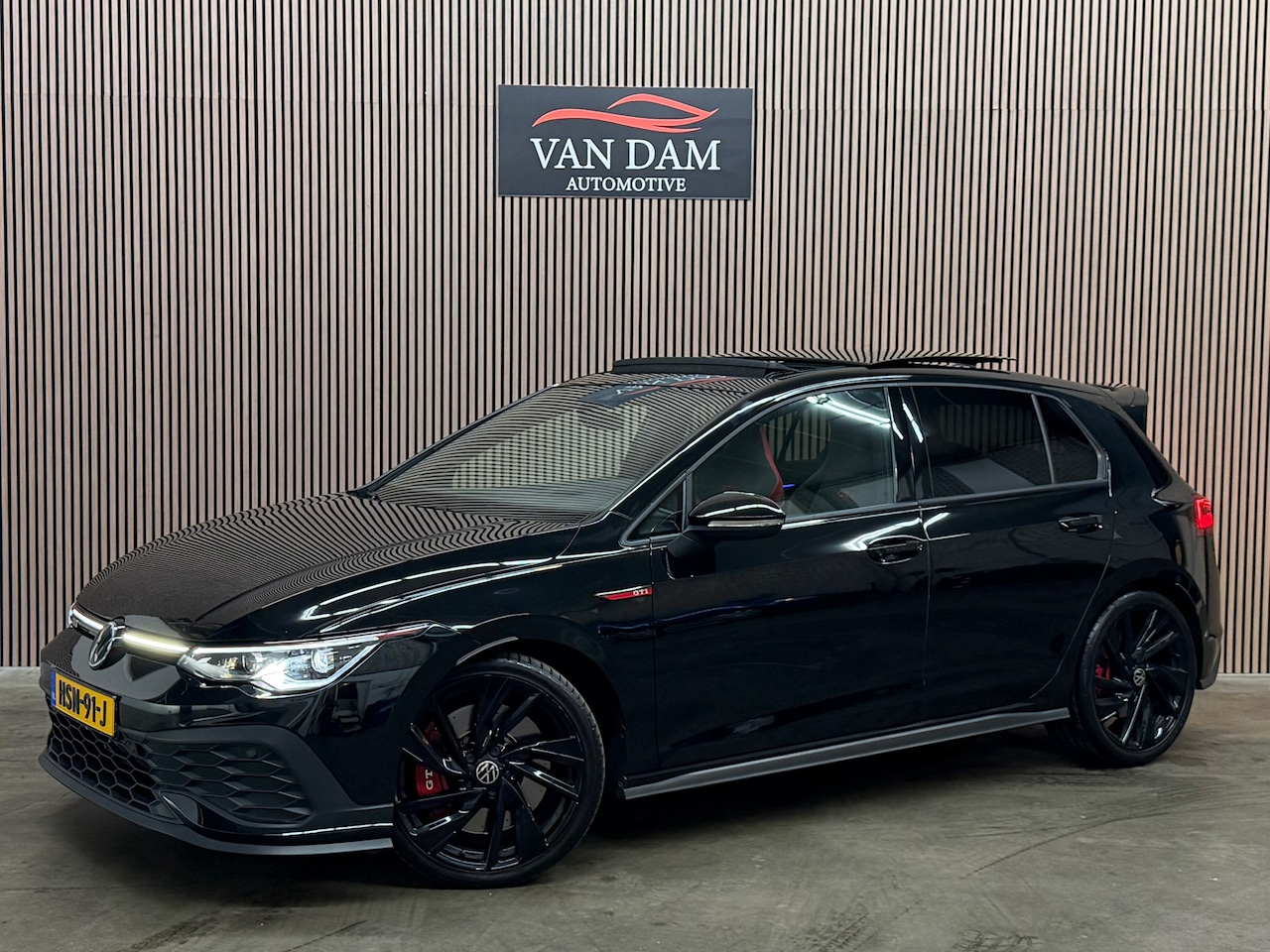 Volkswagen Golf - 2.0 TSI GTI Clubsport 2024 DSG PANO IQ-LIGHT - AutoWereld.nl