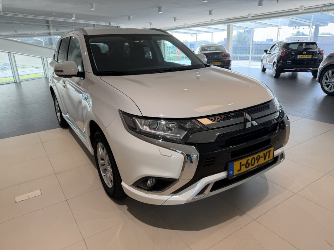 Mitsubishi Outlander - 2.4 PHEV Pure 2.4 PHEV Pure - AutoWereld.nl