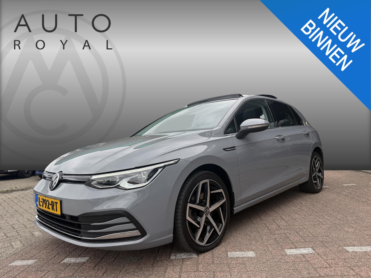 Volkswagen Golf - 1.5 eTSI R-Line IQ LED | MASSAGE STOELEN | CAMERA | NAVIGATIE | PANORAMADAK | CRUISECONTRO - AutoWereld.nl