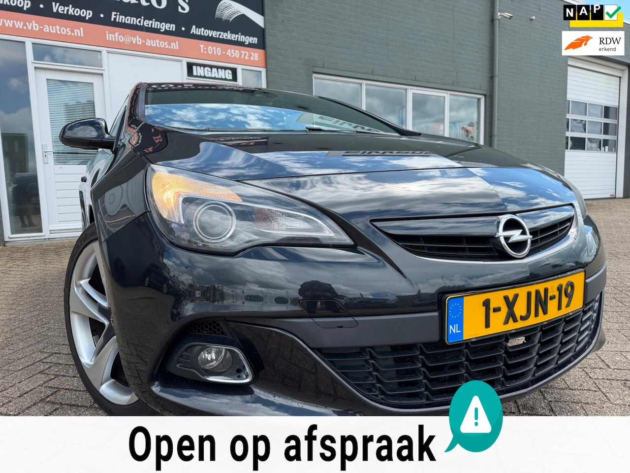 Opel Astra GTC - 1.6 Turbo Sport met leer en parkeersensoren en navigatie en bluetooth en cruise controle e - AutoWereld.nl