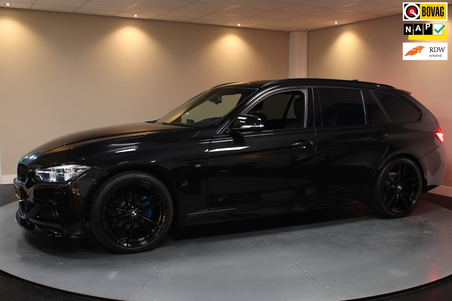 BMW 3-serie Touring - 318i M Sport *Automaat* Leer|Stoelverw.|Trekhaak|Elektr.Achterklep|NAP - AutoWereld.nl