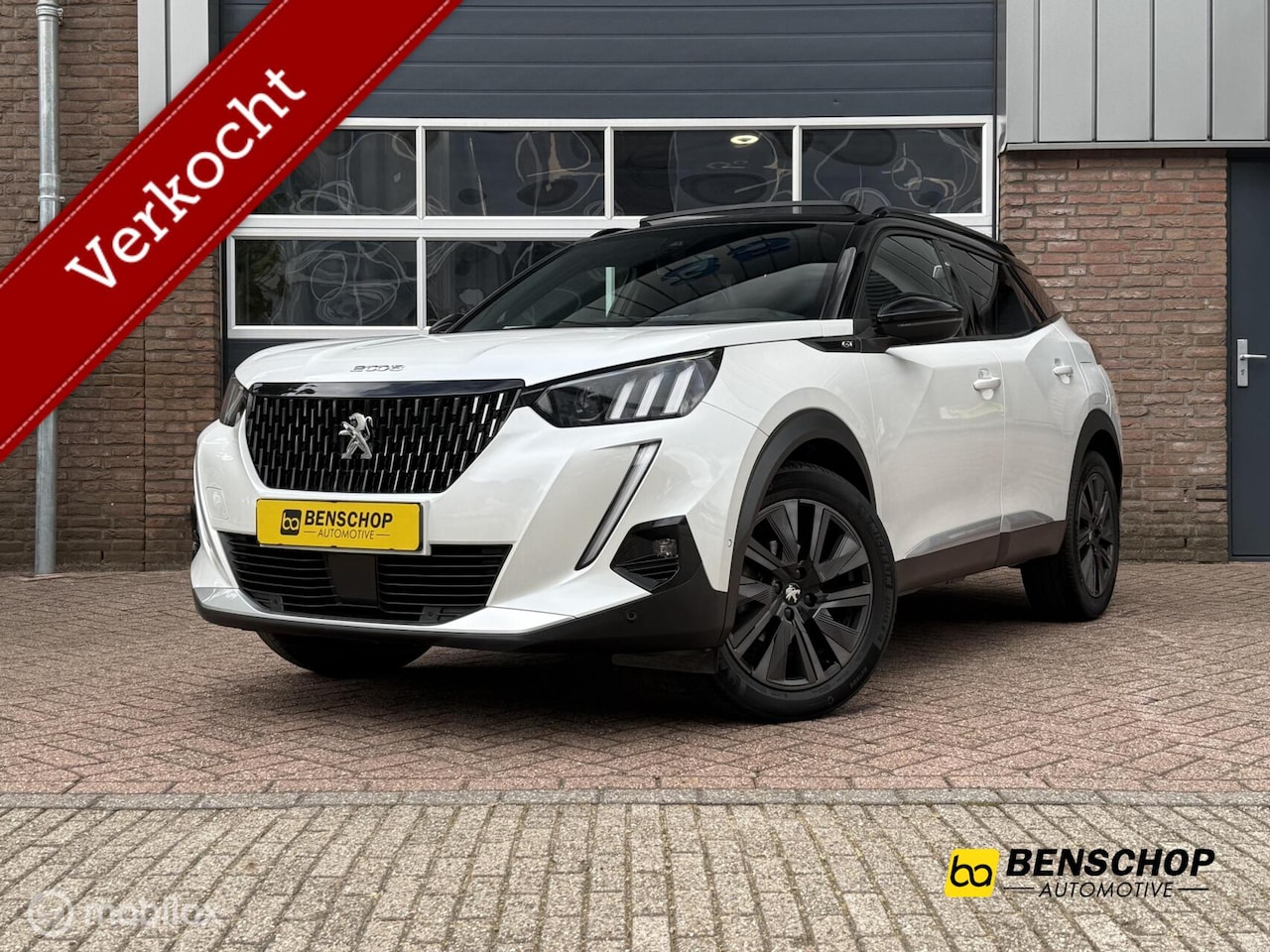 Peugeot 2008 - 1.2 PureTech GT Pack Panodak Virtual Navi Carplay Camera Focal Audio Trekhaak ACC - AutoWereld.nl