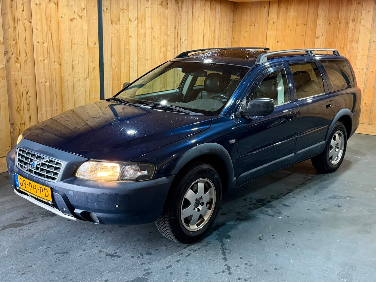 Volvo XC70 - 2.4 D5 Comfort Line Automaat 2003 Schuifdak - AutoWereld.nl