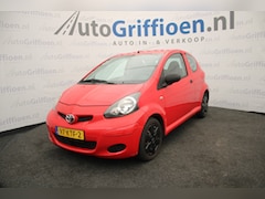 Toyota Aygo - 1.0-12V Access 3 deurs met scherm met nieuwe APK bij aflevering